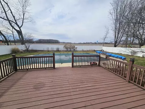 Exterior - 10590 Meadowsweet Ln, Roscoe, IL 61073 photo 3 of 5