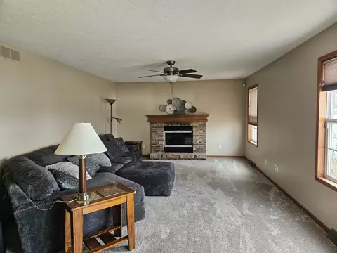 Living - 10590 Meadowsweet Ln, Roscoe, IL 61073 photo 2 of 2