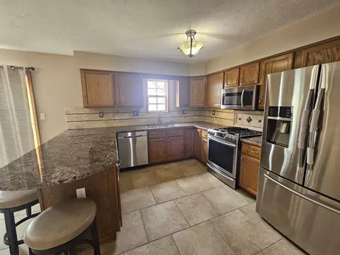 Kitchen - 10590 Meadowsweet Ln, Roscoe, IL 61073 photo 2 of 3