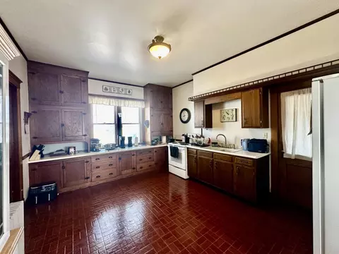 215 Plummer Ave, Chadwick, IL 61014 photo 7