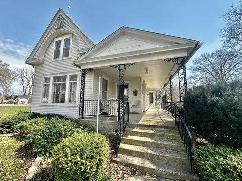 215 Plummer Ave, Chadwick, IL 61014 photo 2