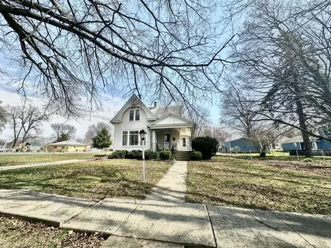 215 Plummer Ave, Chadwick, IL 61014 photo 3