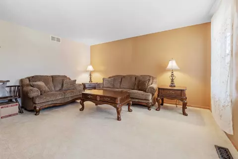 9979 Sara Dr, Roscoe, IL 61073 photo 3