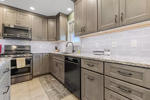 9979 Sara Dr, Roscoe, IL 61073 photo 8