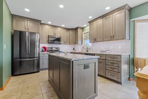 9979 Sara Dr, Roscoe, IL 61073 photo 7