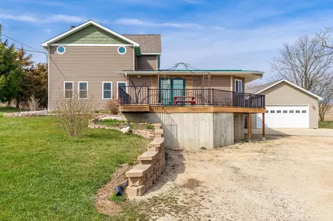 Exterior - 10760 E Rock Grove Rd, Davis, IL 61019 photo 5 of 30