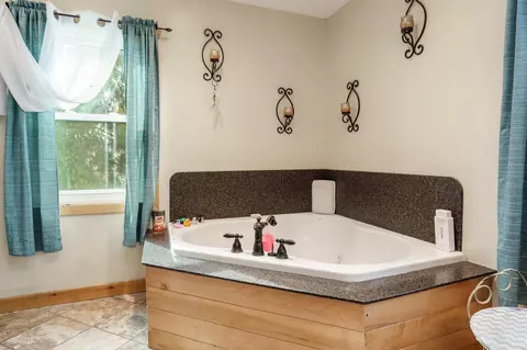 Bath - 10760 E Rock Grove Rd, Davis, IL 61019 photo 4 of 6