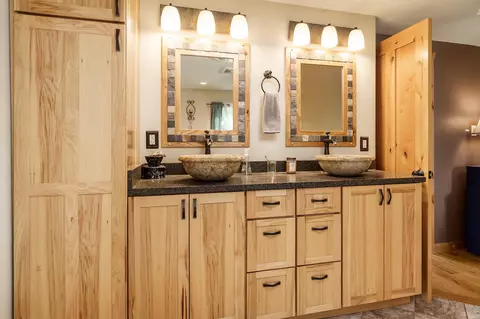 Bath - 10760 E Rock Grove Rd, Davis, IL 61019 photo 3 of 6