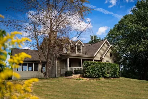 5 Waterford Dr, Galena, IL 61036