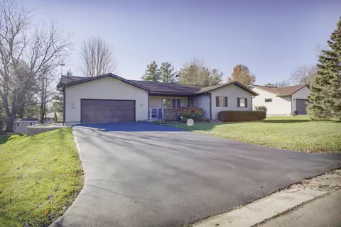542 W Fairway Dr, Lena, IL 61048