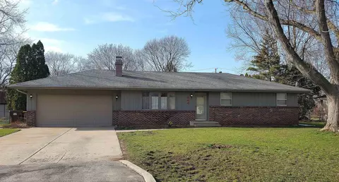 844 Firefly Dr, Machesney Park, IL 61115