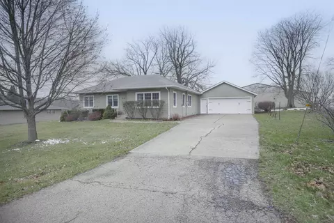 616 N Davis St, Davis, IL 61019