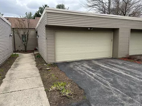 5285 Dierks Dr, Rockford, IL 61108