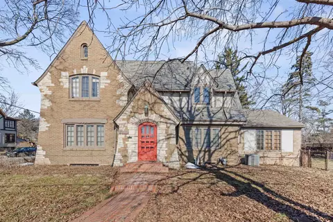 2602 E State St, Rockford, IL 61107
