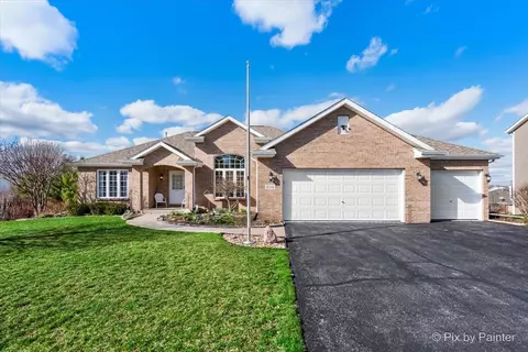 4516 Woodcrest Ln, Roscoe, IL 61073