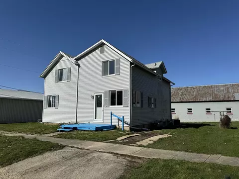 104 Calvert Ave, Chadwick, IL 61014
