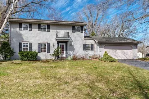 3030 Cheroakwood Ln, Rockford, IL 61114