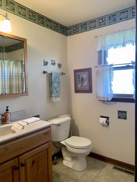 Bath - 6569 S Speer Rd, Hanover, IL 61041 photo 2 of 3