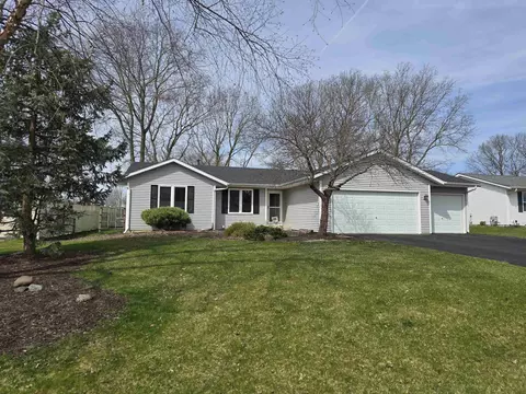 11150 Linden Blossom Ln, Roscoe, IL 61073
