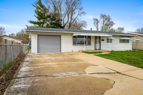1626 Maple Ave, Loves Park, IL 61111