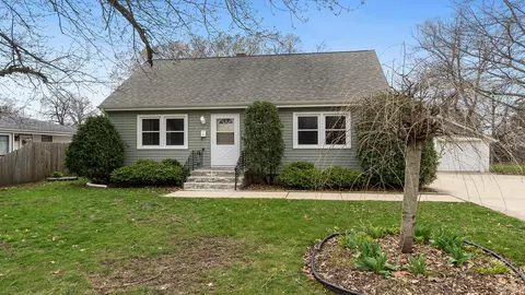 1420 Midway Dr, Rockford, IL 61103