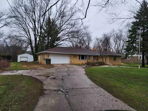4716 Charles St, Rockford, IL 61108