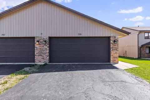 795 Tulip Ln, Rockford, IL 61107