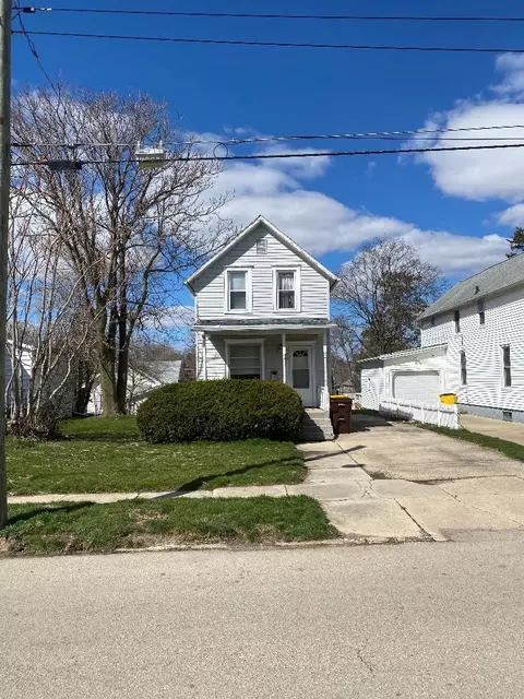 646 W Moseley St, Freeport, IL 61032