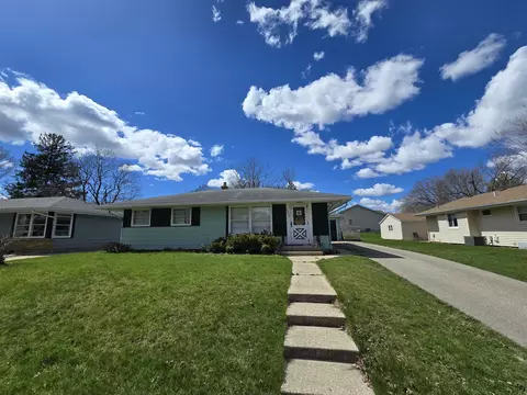 2309 Holmes St, Rockford, IL 61108