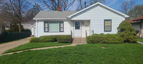 1422 S Blackhawk Ave, Freeport, IL 61032