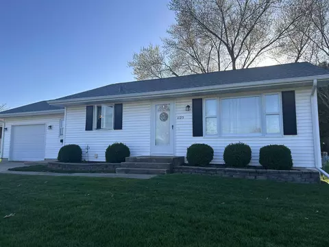 1125 Madison St, Pecatonica, IL 61063