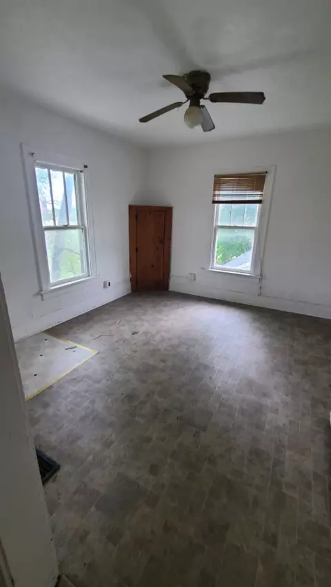 216 E Washington, Freeport, IL 61032 photo 4