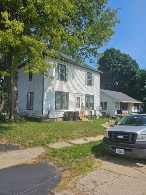 216 E Washington, Freeport, IL 61032 photo 2