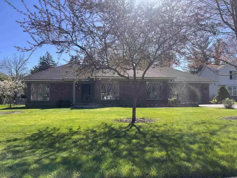815 Brae Burn Ln, Rockford, IL 61107