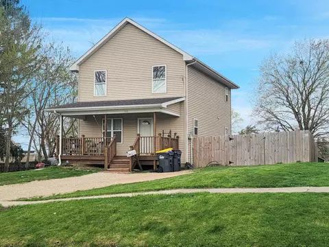 612 Hill St, Galena, IL 61036