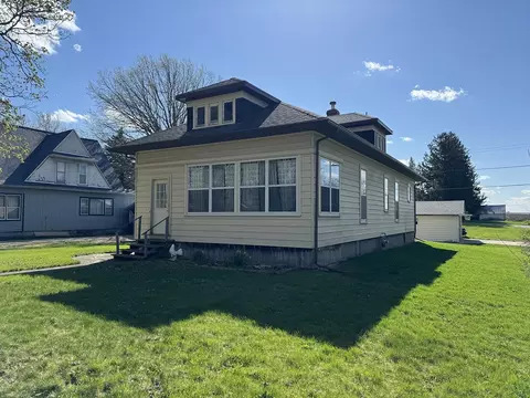 430 N Main St, Chadwick, IL 61014