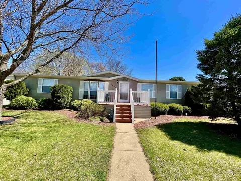 8553 Summerwood Dr, Roscoe, IL 61073