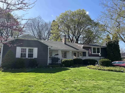 1611 Oakdale St, Rockford, IL 61108