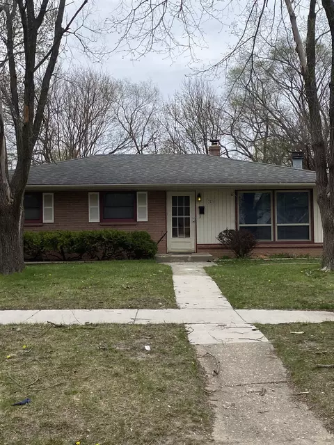 3220 Seward Ave, Rockford, IL 61108