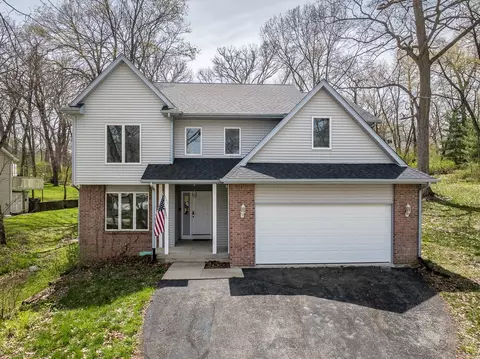 645 Knollwood Rd, Lake Summerset, IL 61019