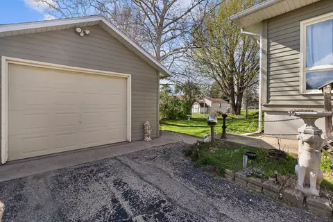 Exterior - 1312 S Walnut Ave, Freeport, IL 61032 photo 7 of 8