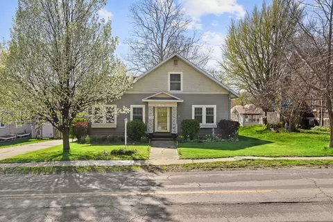 1312 S Walnut Ave, Freeport, IL 61032