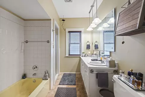 Bath - 1312 S Walnut Ave, Freeport, IL 61032 photo 1 of 1