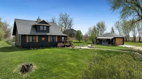 3695 W Florence Rd, Shannon, IL 61078