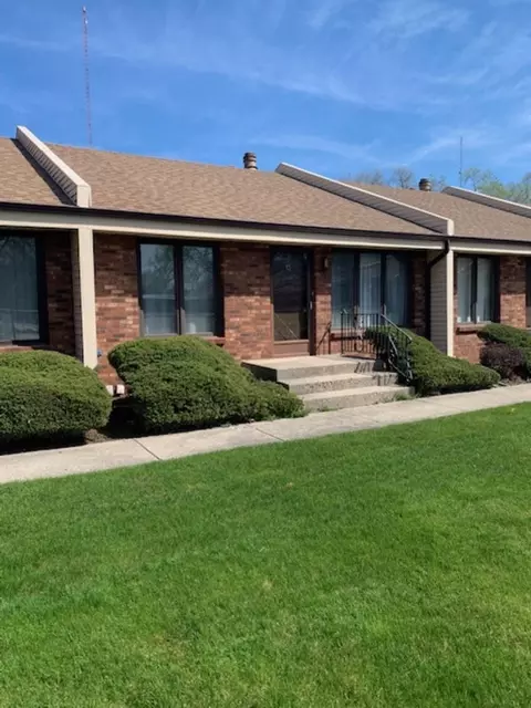 2822 Sandy Hollow Rd, Rockford, IL 61109