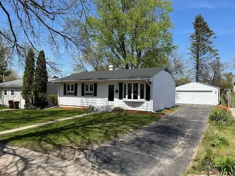 3020 Greendale Dr, Rockford, IL 61109