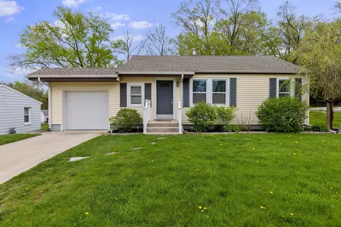 6994 Hiatt Dr, Rockford, IL 61114