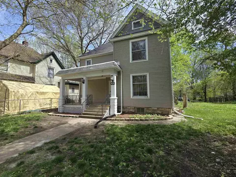 935 Grant Ave, Rockford, IL 61103