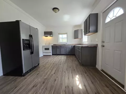 935 Grant Ave, Rockford, IL 61103 photo 13