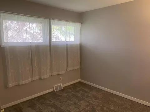 1433 Mark Dr, Freeport, IL 61032 photo 8